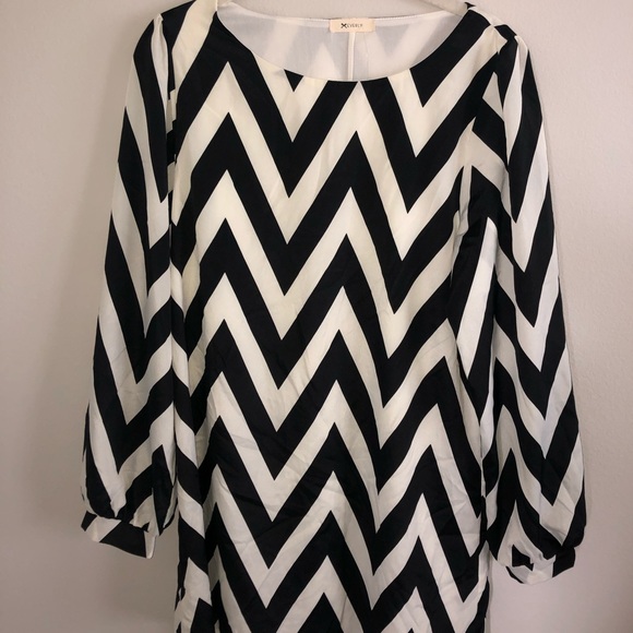 Everly zig zag shift dress size medium - Picture 2 of 4
